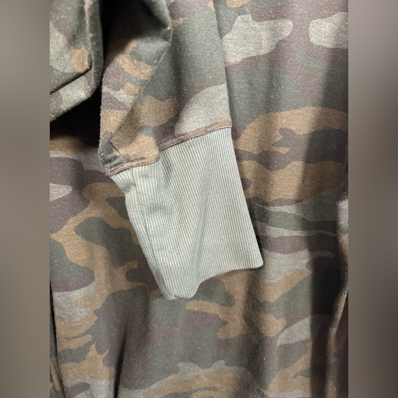 Activ8 Green Camouflage Print Long Sleeve Sweater, Woman Size Large - Picture 2 of 7